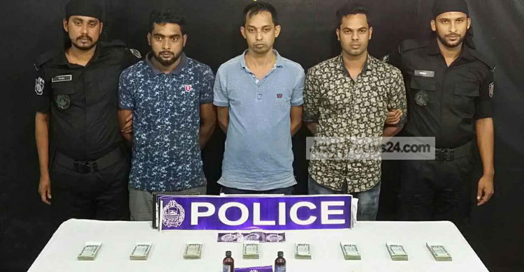 প্রাইভেটকারে ‘পুলিশ’ স্টিকার লাগিয়ে মাদক পাচার!