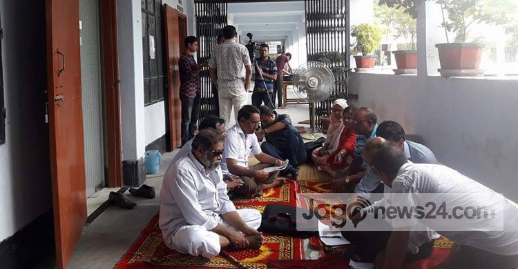 RU political science teachers go on work abstention