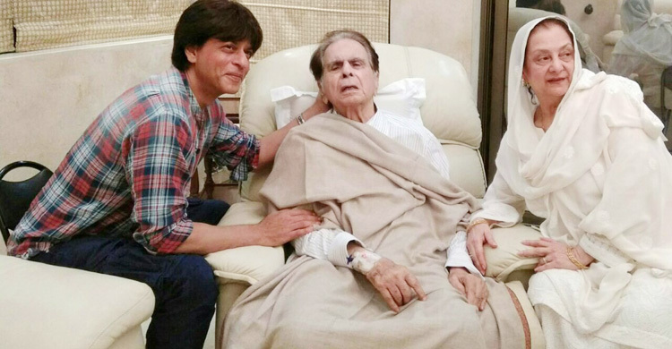Shah Rukh Khan visits Dilip Kumar