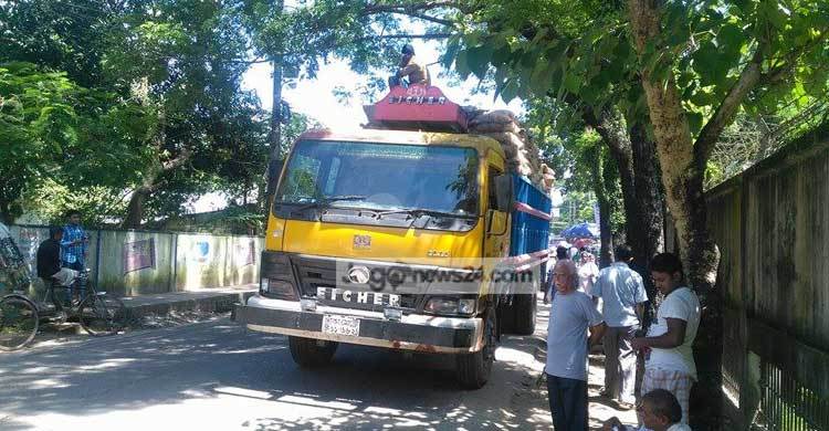 কক্সবাজার খাদ্যগুদাম : দেদারছে চলছে চাল-গম পাচার