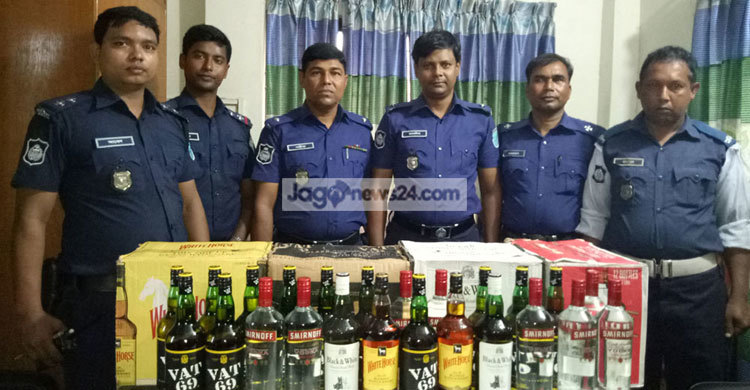 সিদ্ধিরগঞ্জে বিদেশি মদসহ মাইক্রোবাস আটক