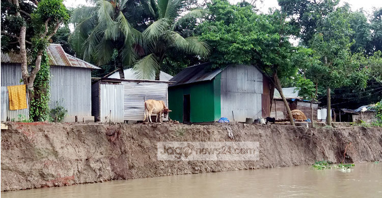 ঝিনাই নদীর পেটে গেছে চার শতাধিক বসতভিটা
