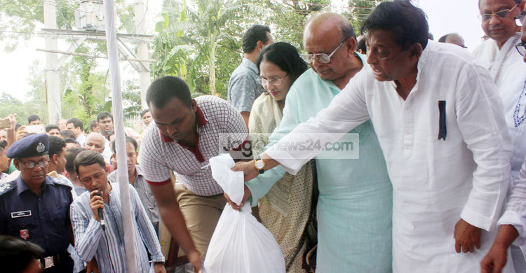 কয় বস্তা চাল নিয়ে এসেছেন : ফখরুলকে মায়া