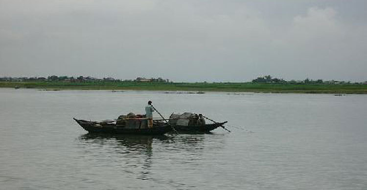 ছেলেকে বাঁচাতে গিয়ে না ফেরার দেশে বাবা