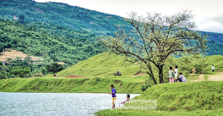 তাহিরপুর সীমান্তের বিসিআইসি লেকে পর্যটক নিখোঁজ