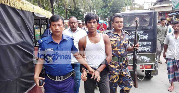 আদালত চলাকালীন প্রকাশ্যে পিয়নকে কুপিয়ে জখম