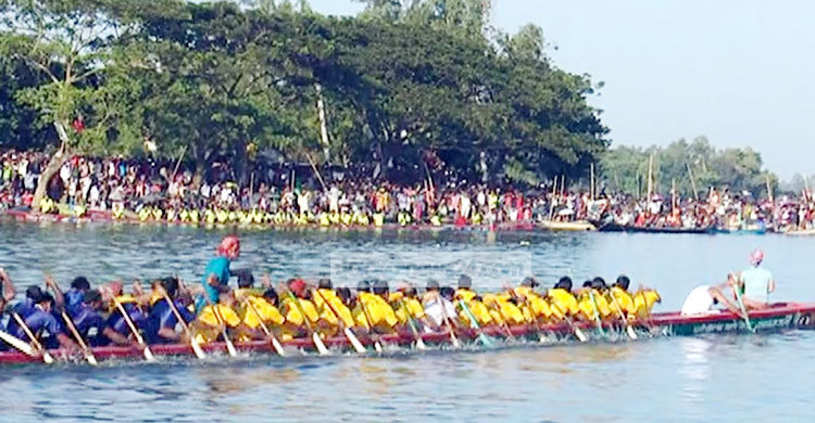 টাঙ্গাইলে ঐতিহ্যবাহী নৌকা বাইচ