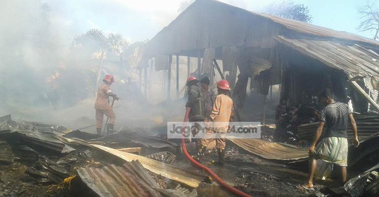 গাজীপুরে ৮টি ঝুটের গুদামে আগুন