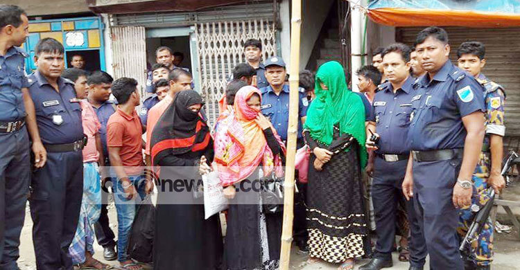 আপত্তিকর অবস্থায় হোটেল থেকে ৯৪ তরুণ-তরুণী আটক