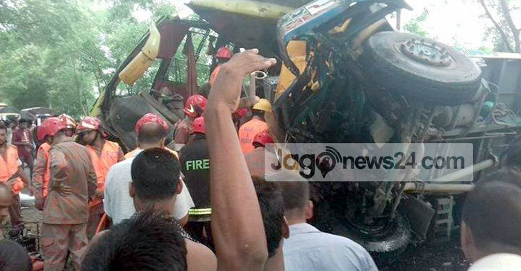 গোপালগঞ্জে বাস-ট্রাক মুখোমুখি সংঘর্ষে নিহত ৬