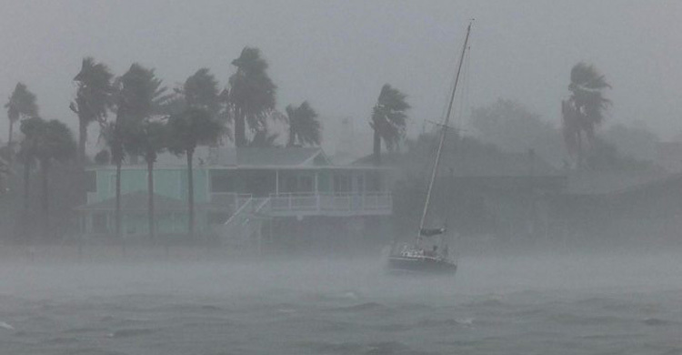 Hurricane Harvey’s high winds make landfall in Texas