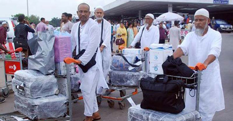 দেশে ফিরেছেন ৪৪ হাজার ৭৭৪ হাজি