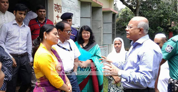 শ্রীপুরে কমিউনিটি ক্লিনিক পরিদর্শনে দুদক চেয়ারম্যান