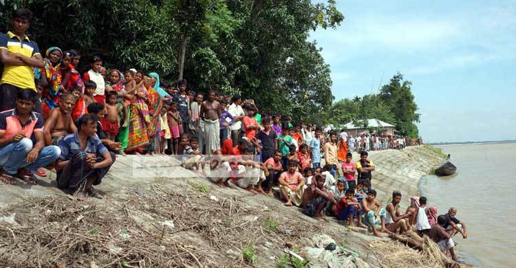 পদ্মায় গোসলে নেমে দুই স্কুলছাত্র নিখোঁজ