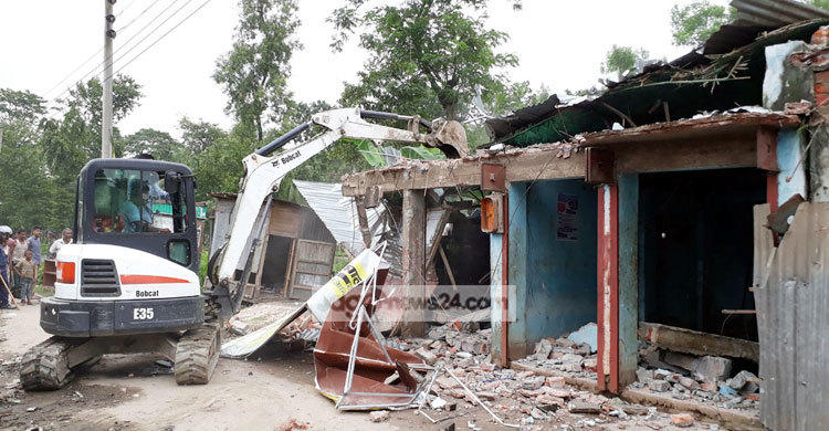 জামালপুরে চন্দ্রা রেলক্রসিং এলাকার অবৈধ স্থাপনা উচ্ছেদ