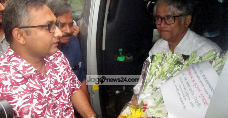 ঢাবির নতুন উপাচার্যকে ঝালকাঠিতে ফুলেল শুভেচ্ছা