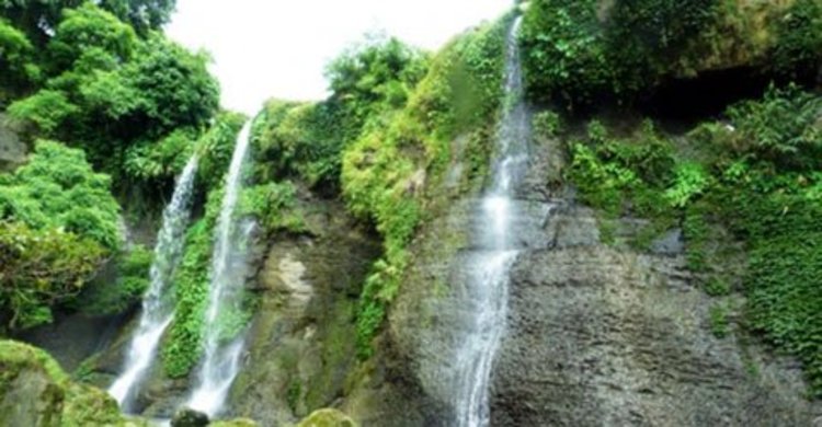 ঝর্ণার পানিতে ভেসে গেলেন দুই পর্যটক