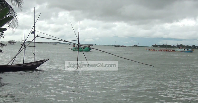 চামড়া বোঝাই নৌকা ডুবে দুই ব্যবসায়ীর মৃত্যু