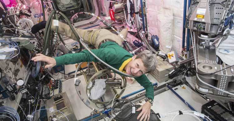 NASA’s space champ returns to Earth, logs 665 days aloft