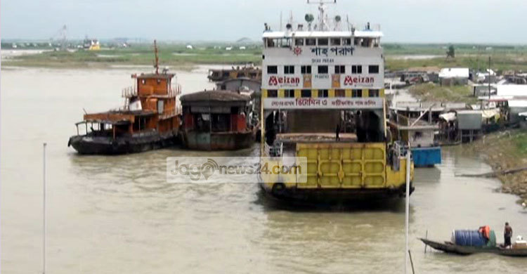শিমুলিয়া-কাঁঠালবাড়ি রুটে ২টি ফেরি ডুবোচরে আটকা, ৫টি বন্ধ