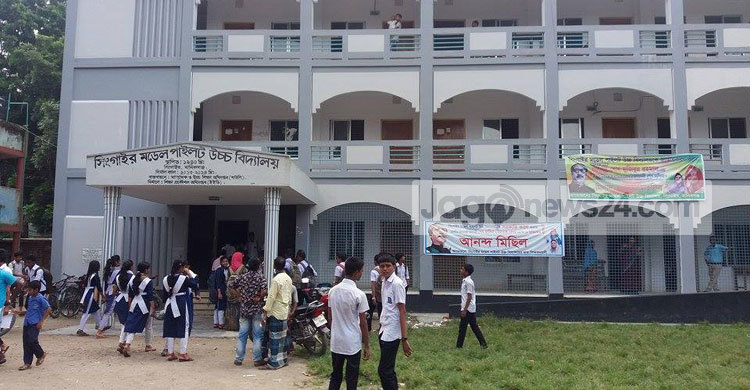 মানিকগঞ্জে আটক রোহিঙ্গাদের উখিয়ায় পাঠানো হয়েছে