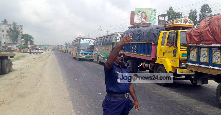 ঢাকা-টাঙ্গাইল মহাসড়কে যান চলাচল স্বাভাবিক