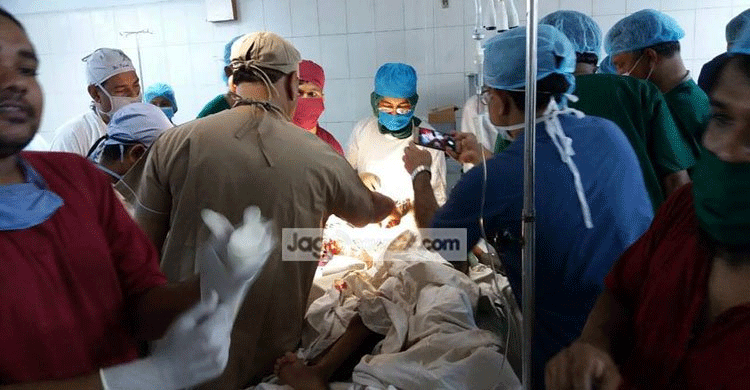 মুক্তার অস্ত্রোপচারের দৃশ্য ধারণ করলেন পেশাদার ভিডিওগ্রাফার!