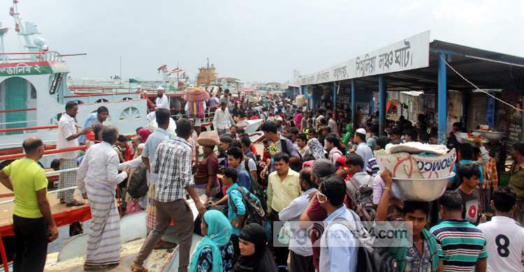 শিমুলিয়া ঘাটে ঘরমুখো মানুষের ভোগান্তি