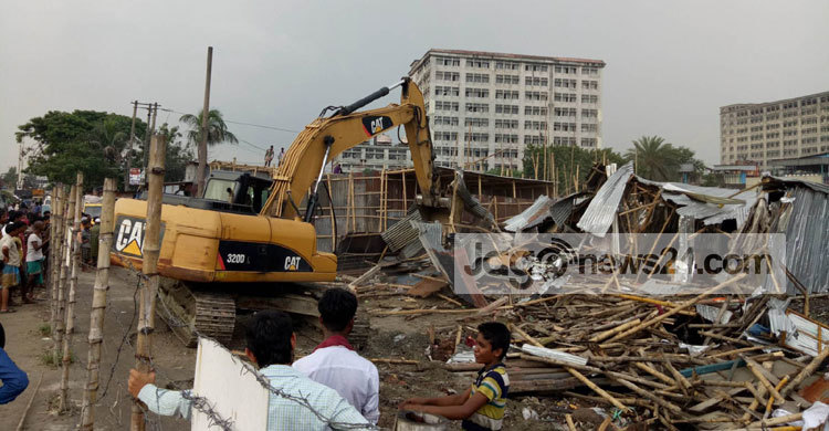 কাঁচপুরে সওজের অভিযানে সহস্রাধিক স্থাপনা উচ্ছেদ