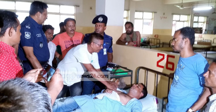 চাঁদাবাজির প্রতিবাদ করায় ৫ সাংবাদিকের ওপর সন্ত্রাসী হামলা