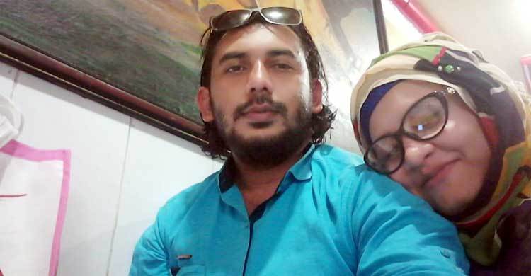 বিয়ের দাবিতে ছাত্রলীগ সভাপতির বাড়িতে প্রেমিকা