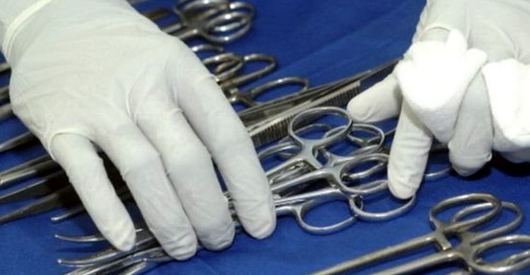 গজ রেখেই সেলাই করে দিলেন চিকিৎসক