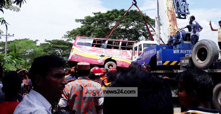 পাবনায় দুই বাসের মুখোমুখি সংঘর্ষে নিহত ৫