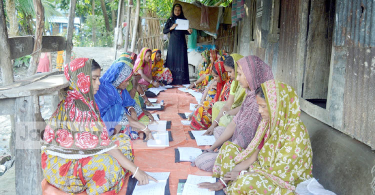 চরাঞ্চলে সাক্ষরতা অর্জন কেবল কাগজে কলমে
