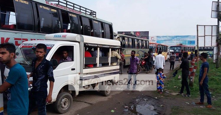 6-km tailback at Paturia ferry ghat