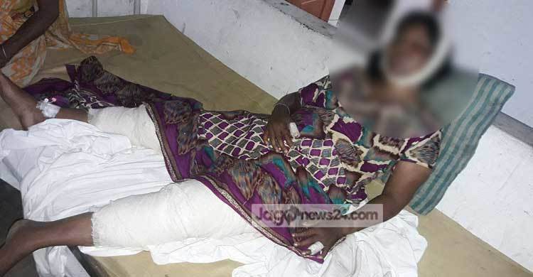 মধ্যযুগীয় কায়দায় মাকে নির্যাতন, বাবার বিচার চান ছেলে