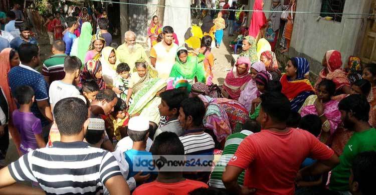 কালীগঞ্জে নিয়ন্ত্রণ হারিয়ে বাস খাদে, প্রাণ গেল যুবকের