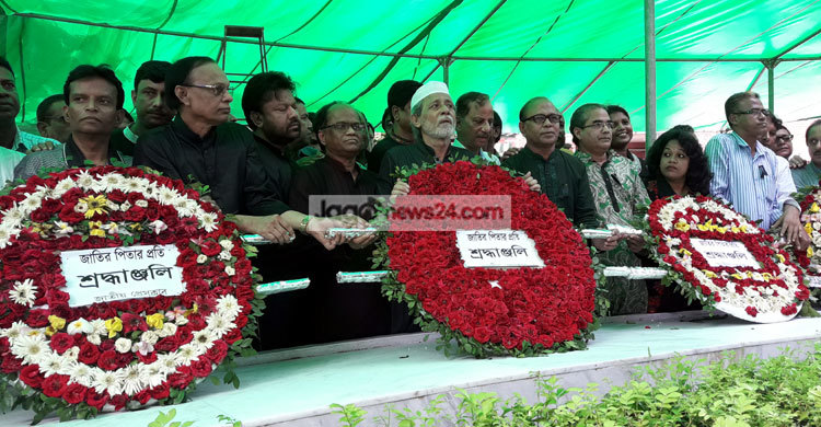 টুঙ্গিপাড়ায় বঙ্গবন্ধুর সমাধিতে সাংবাদিক নেতাদের শ্রদ্ধা