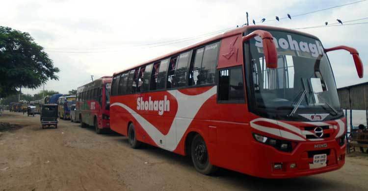 দৌলতদিয়ায় নদী পারের অপেক্ষায় ৪ শতাধিক যানবাহন