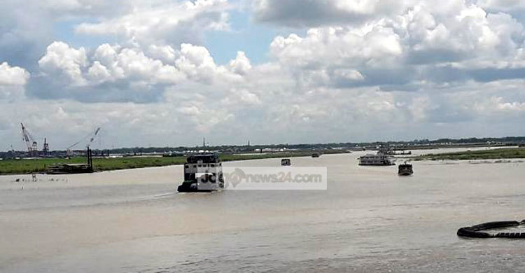নাব্য সংকটে ফেরি চলাচলের অচলাবস্থা