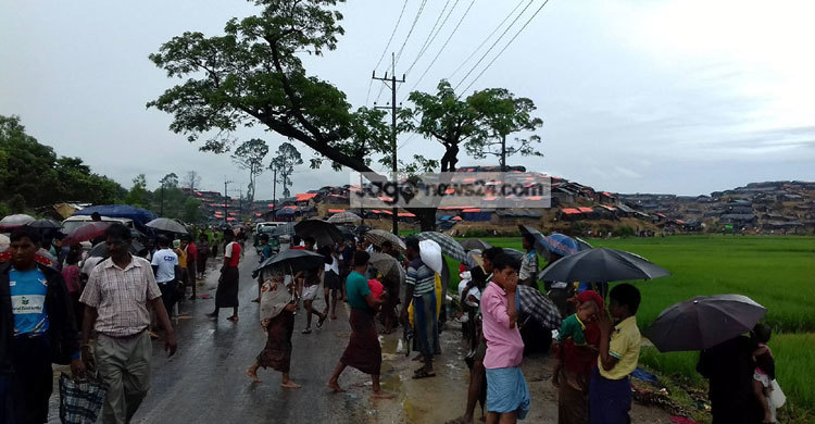 চলমান বৃষ্টিতে দুর্ভোগে আশ্রিত রোহিঙ্গারা