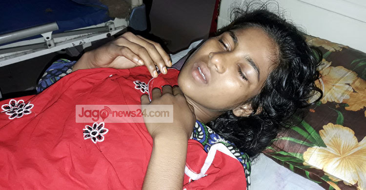 কুপ্রস্তাবে রাজি না হওয়ায় মা-মেয়েকে পিটিয়েছে বখাটে