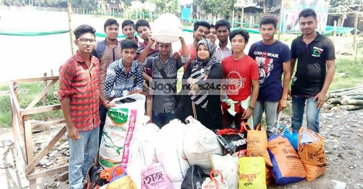 রোহিঙ্গাদের জন্য জামা-কাপড় দিলেন সাতক্ষীরার তরুণরা