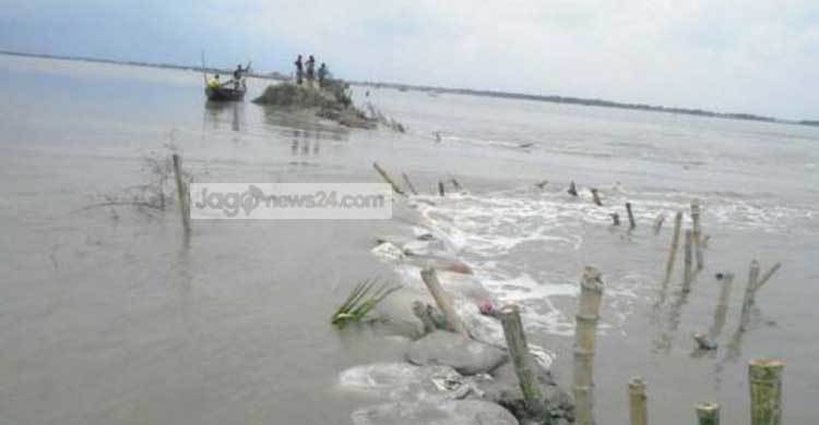 খোলপেটুয়ার বাঁধ ভেঙে চার গ্রাম প্লাবিত