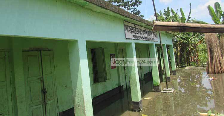 ছুটির দিনেও স্কুলে পাঠদানের নির্দেশ