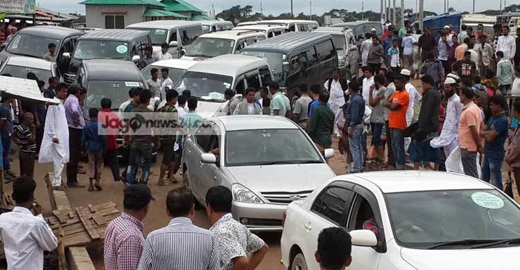 শিমুলিয়ায় ঘরমুখো মানুষের চাপ