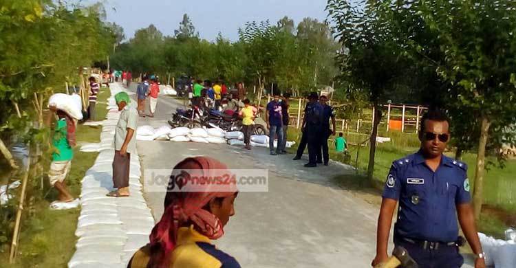 বন্যা নিয়ন্ত্রণ বাঁধে ফাটল, আতঙ্কে সিরাজগঞ্জবাসী