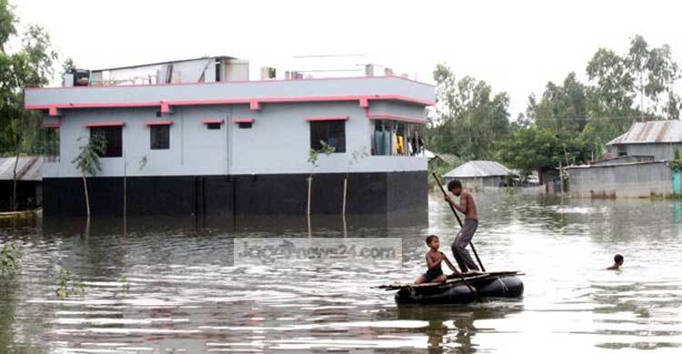 সিরাজগঞ্জে যমুনার পানিতে ভাসছে শতাধিক বাড়িঘর