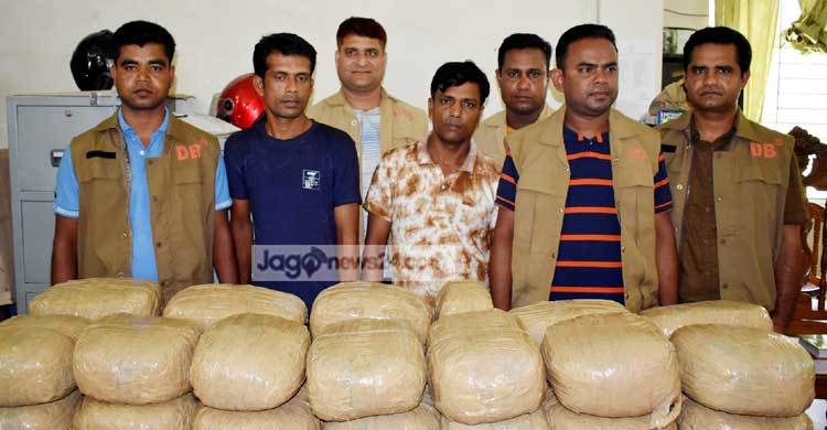 প্রাইভেটকার তল্লাশি করে মিলল ৫০ কেজি গাঁজা