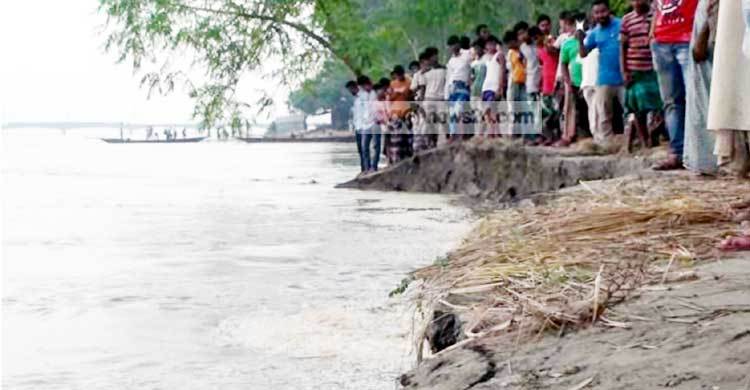 বঙ্গবন্ধু সেতুর গ্রামরক্ষা বাঁধে ধস